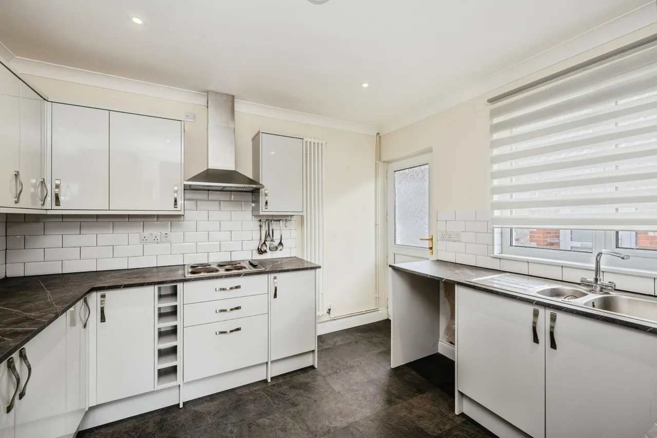 Woodside Avenue, Killay, SA2, photo 4