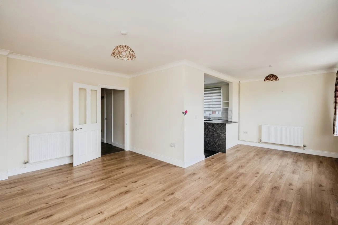 Woodside Avenue, Killay, SA2, photo 9