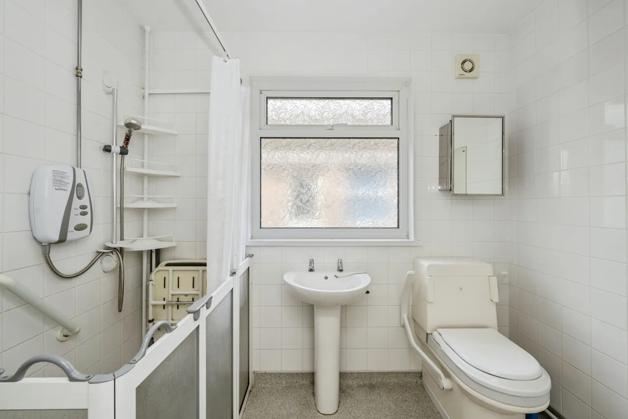 Woodside Avenue, Killay, SA2, photo 18