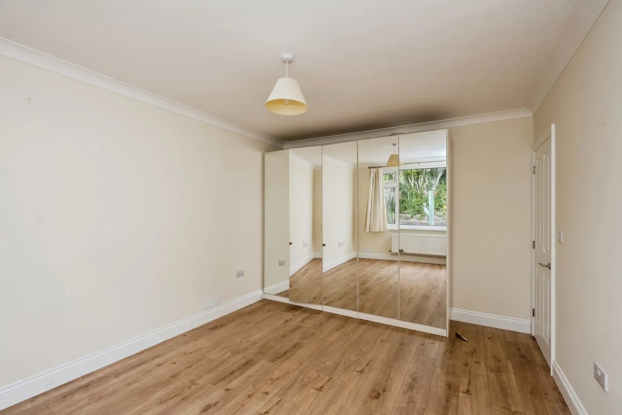 Woodside Avenue, Killay, SA2, photo 15