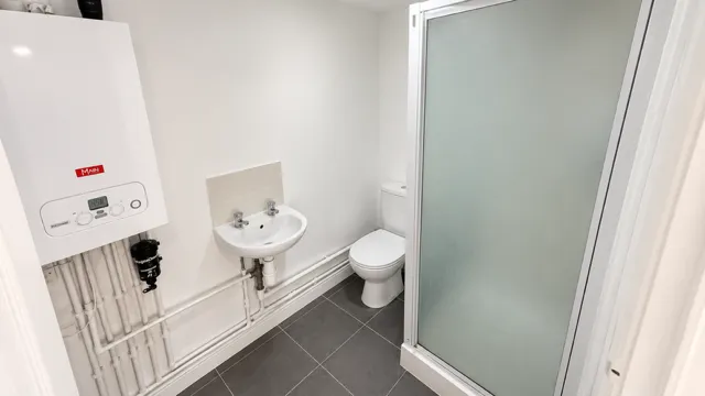 Amesbury Road, RM9, photo 16