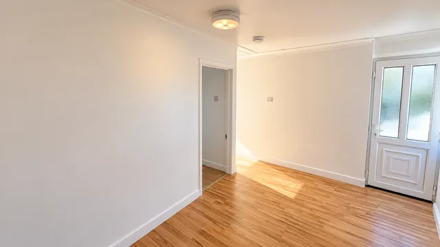 Amesbury Road, RM9, photo 6