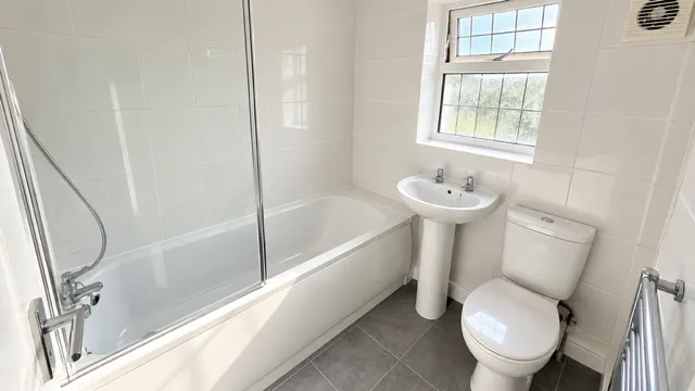 Amesbury Road, RM9, photo 14