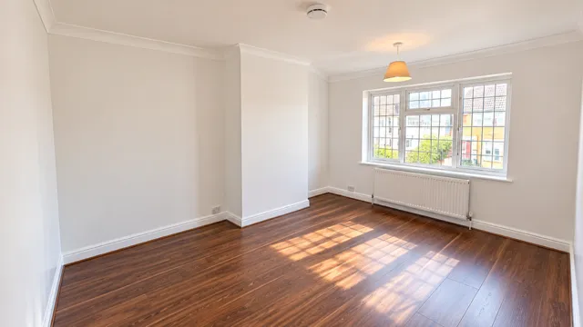Amesbury Road, RM9, photo 9