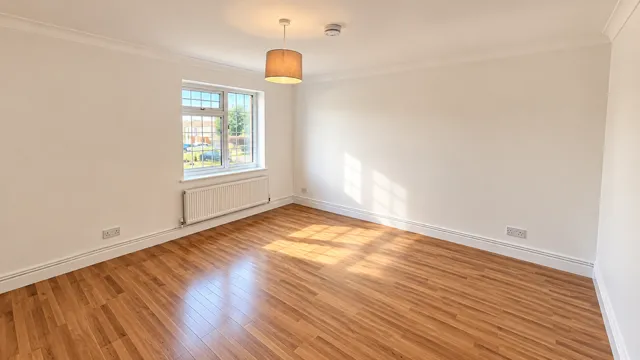 Amesbury Road, RM9, photo 8
