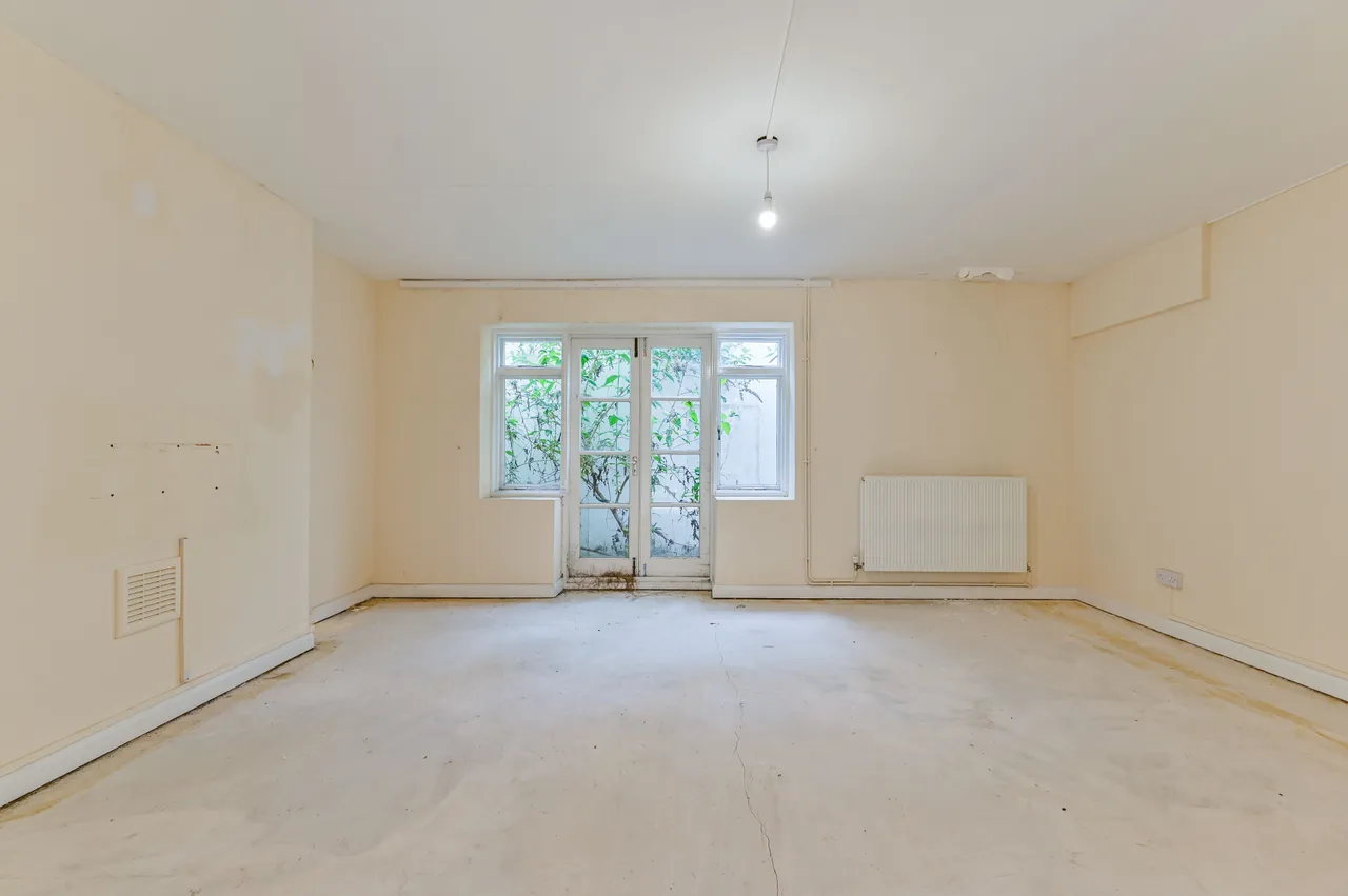 2 bed flat for sale — Lower Ground Floor, 16 Edis Street, London