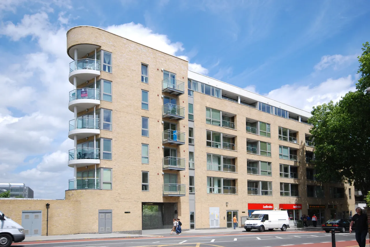 garage to rent — Parking Space 23 - 24,, 560 Chiswick High Road, London