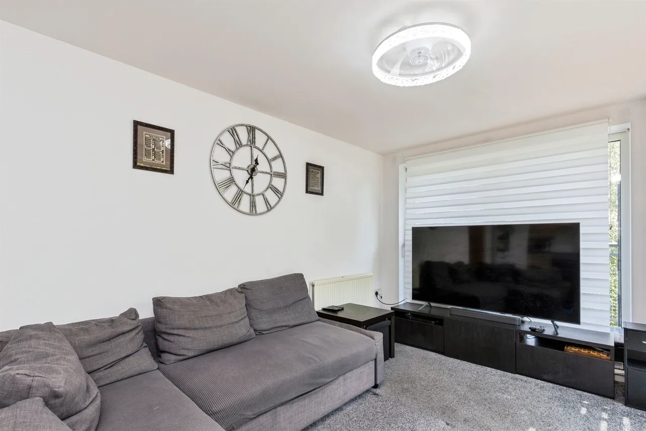 Commonwealth Drive, Crawley, RH10, photo 5