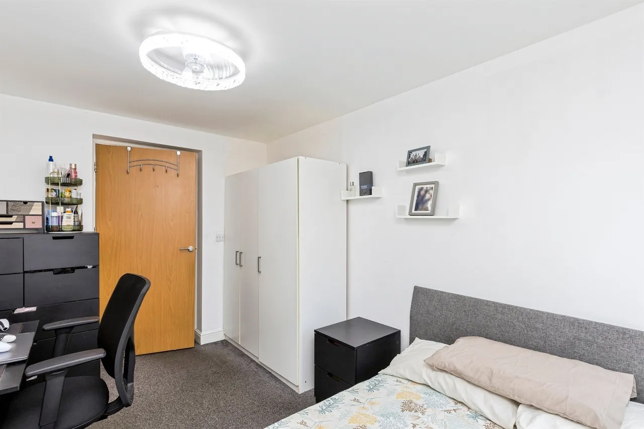 Commonwealth Drive, Crawley, RH10, photo 11