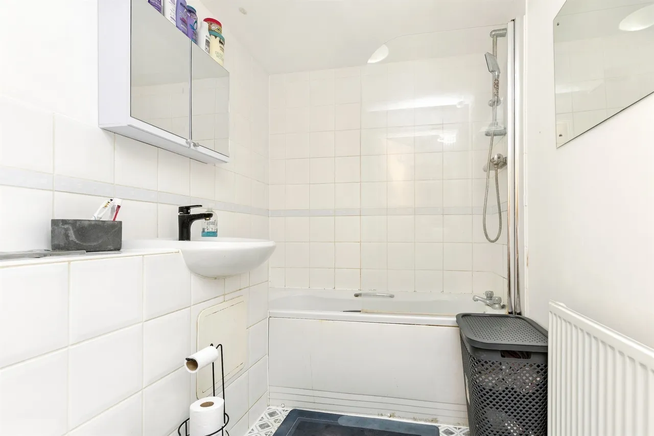 Commonwealth Drive, Crawley, RH10, photo 12