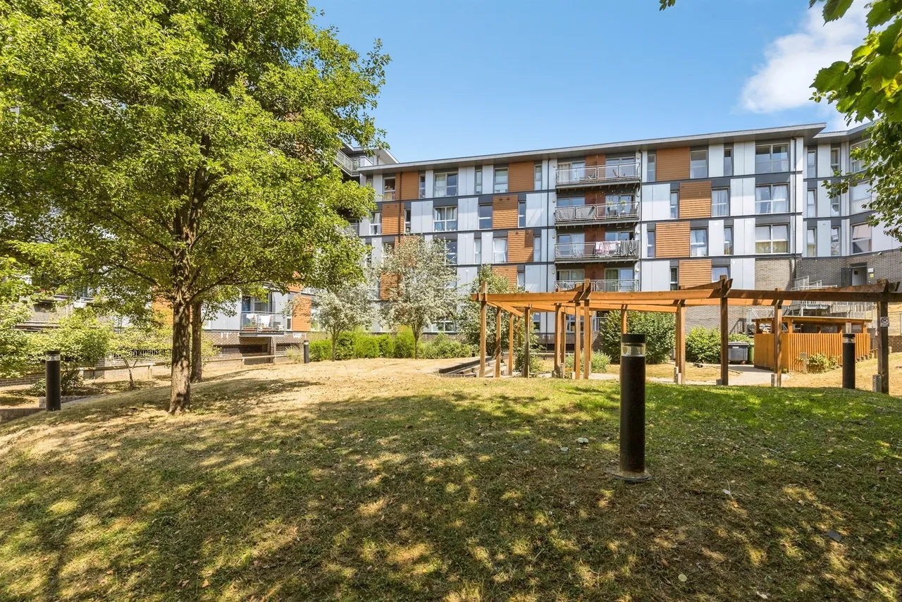 Commonwealth Drive, Crawley, RH10, photo 14
