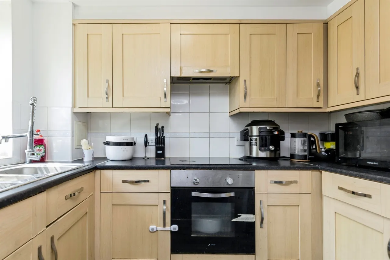 Commonwealth Drive, Crawley, RH10, photo 3