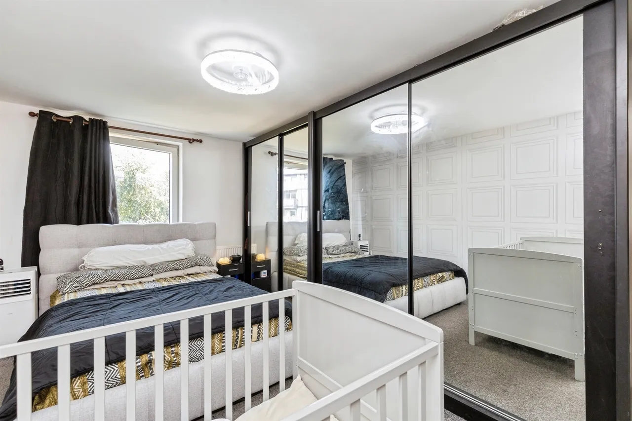 Commonwealth Drive, Crawley, RH10, photo 8
