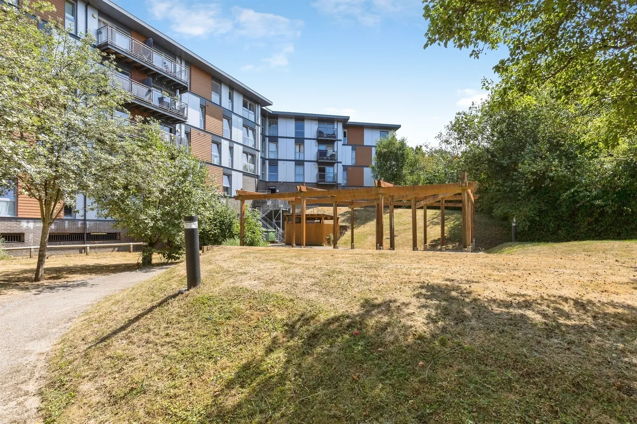 Commonwealth Drive, Crawley, RH10, photo 13