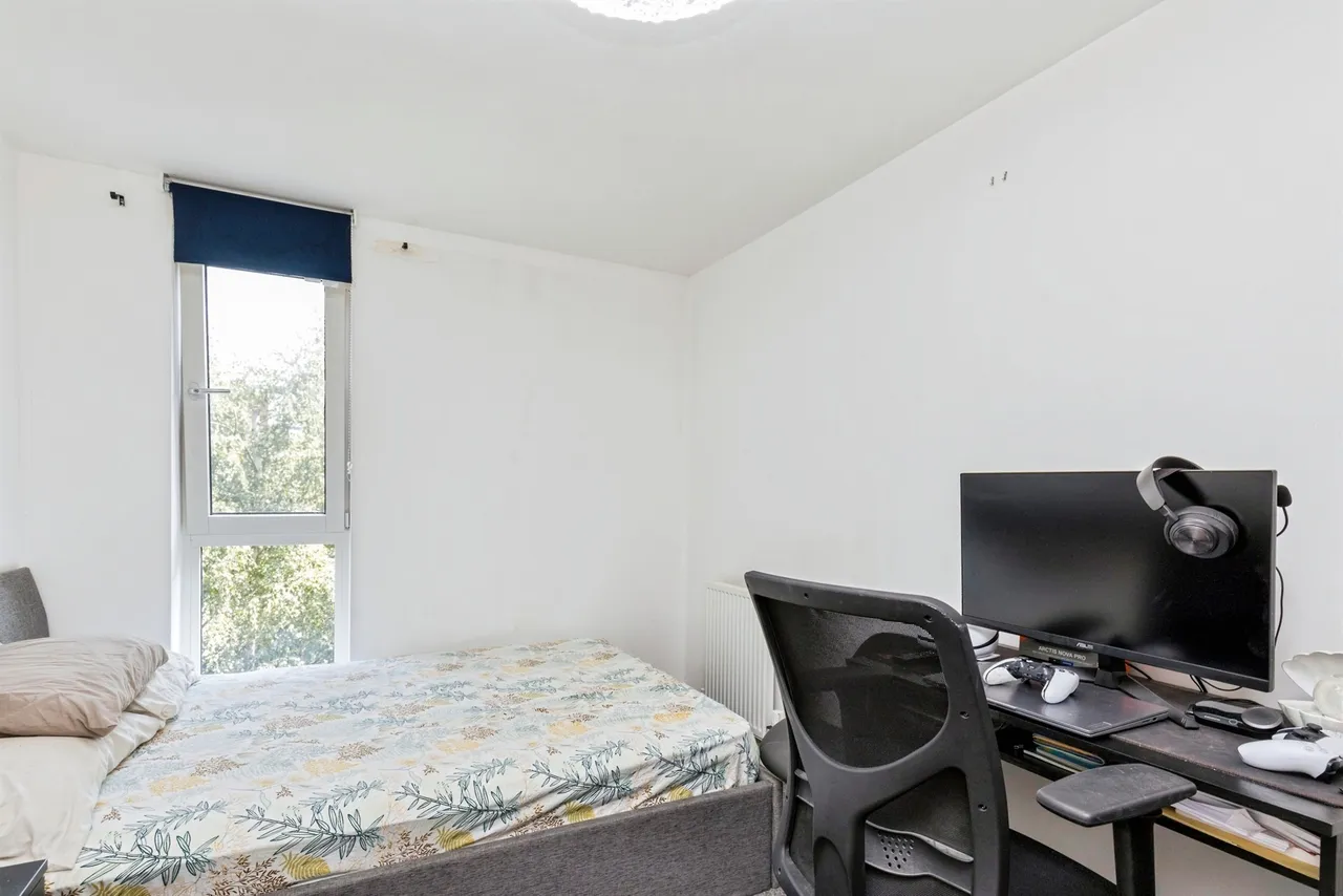 Commonwealth Drive, Crawley, RH10, photo 10