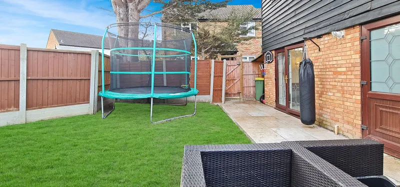 Clavering Court, Rayleigh, Essex, SS6 9SF, photo 25