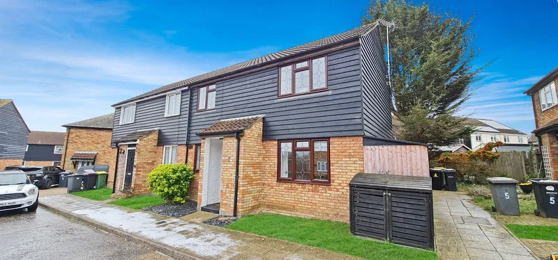 3 bed house for sale — Clavering Court, Rayleigh, Essex, SS6 9SF