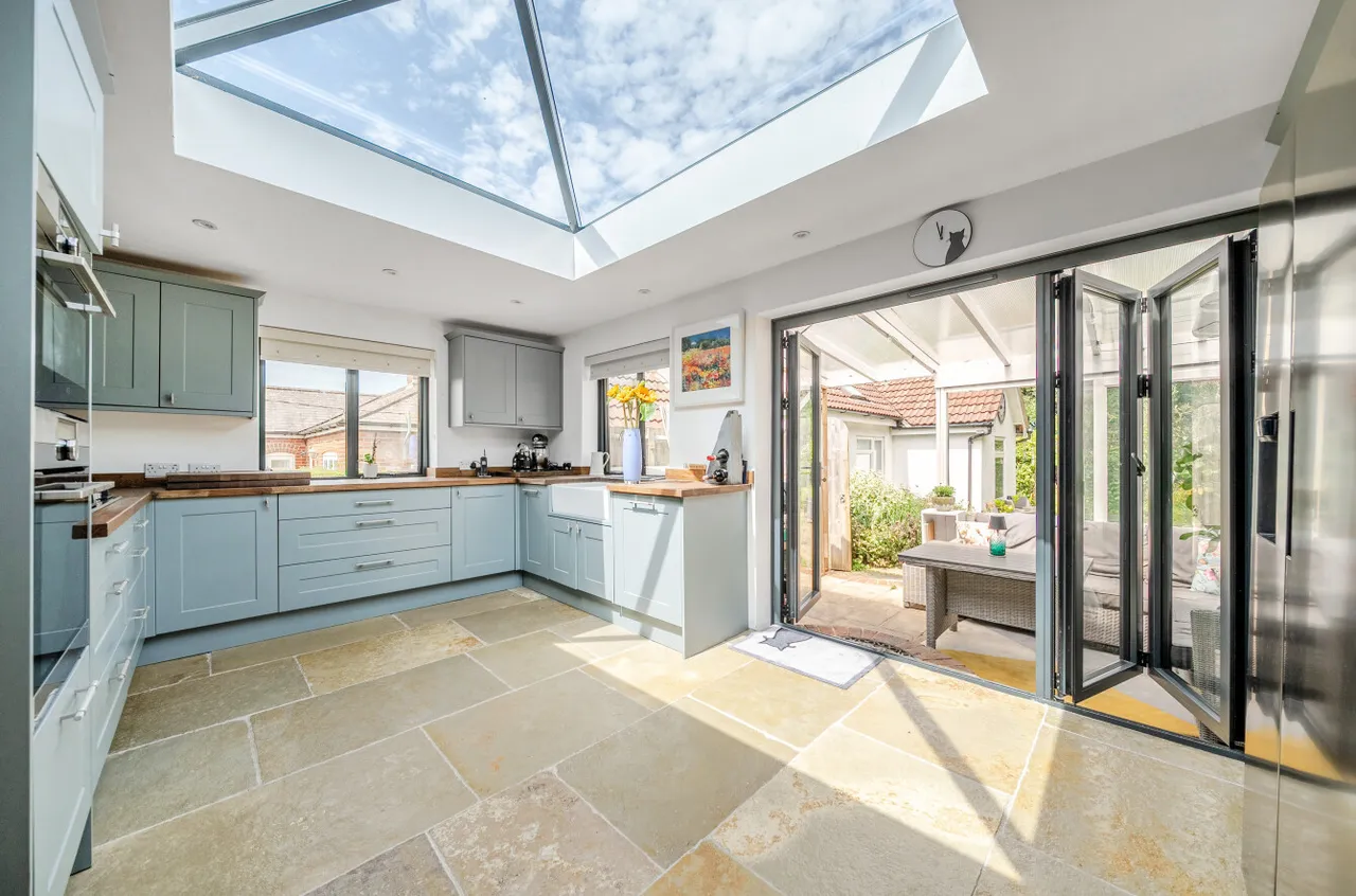 Winchester Road, Four Marks, GU34, photo 2