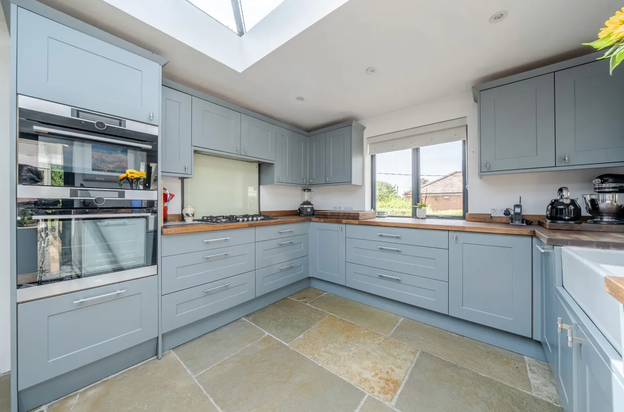 Winchester Road, Four Marks, GU34, photo 9