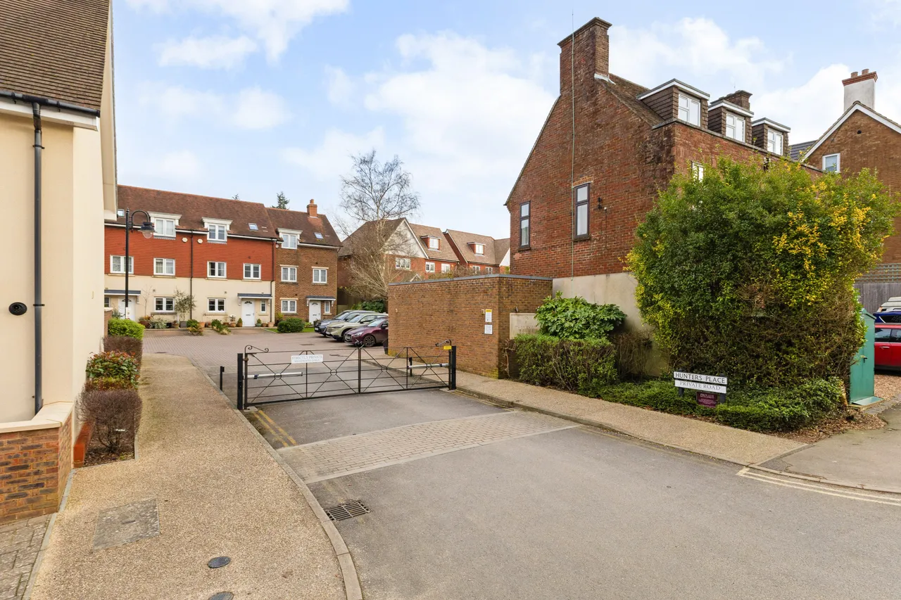 Hunters Place, Hindhead, GU26, photo 11