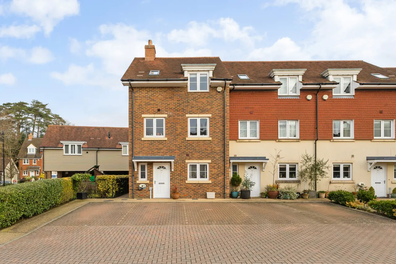 4 bed house for sale — Hunters Place, Hindhead, GU26