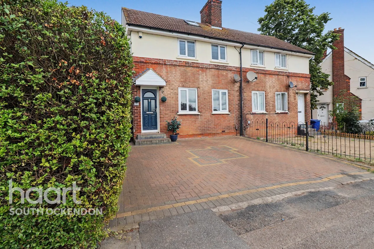 2 bed house for sale, Hall Road, Aveley, RM15