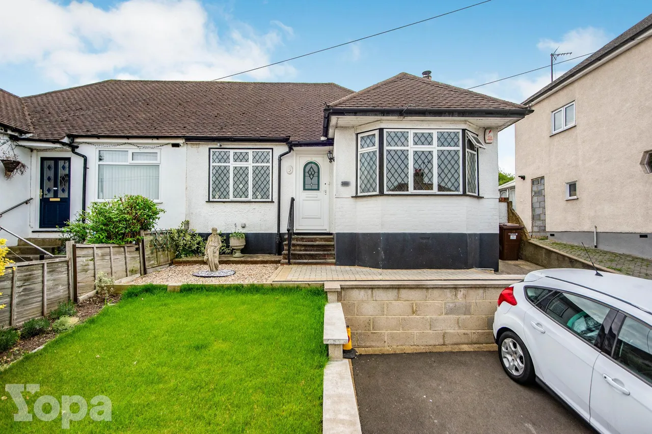 2 bed house for sale, Lamorna Avenue, Gravesend, DA12
