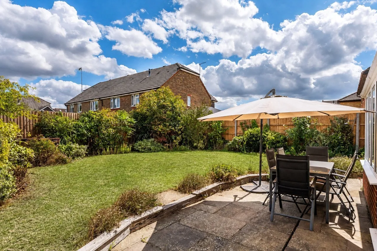 Dumville Drive, Godstone, RH9, photo 3