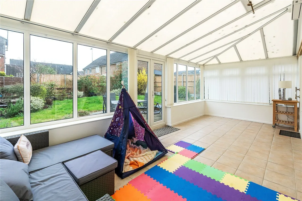 Dumville Drive, Godstone, RH9, photo 10