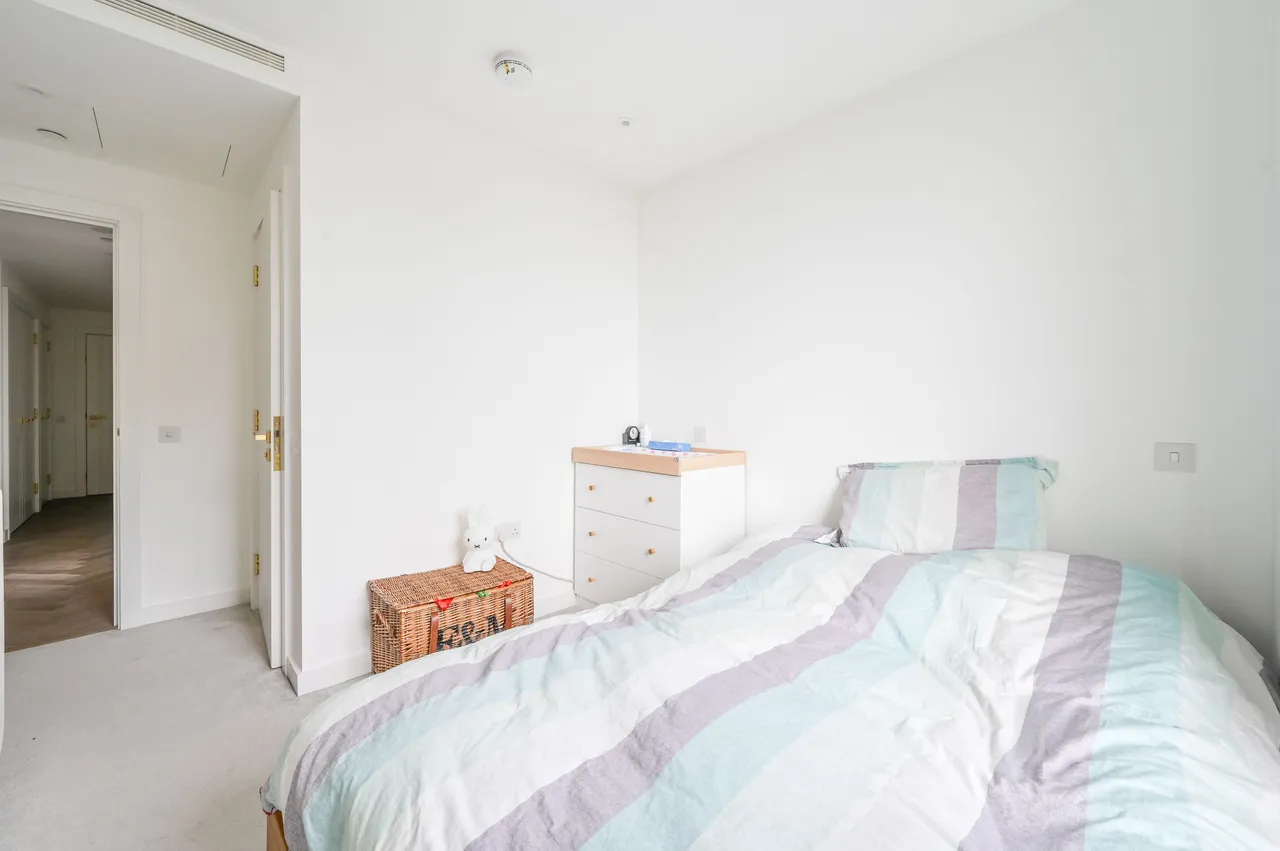Flat 1104, 23 Gauging Square, London, photo 6