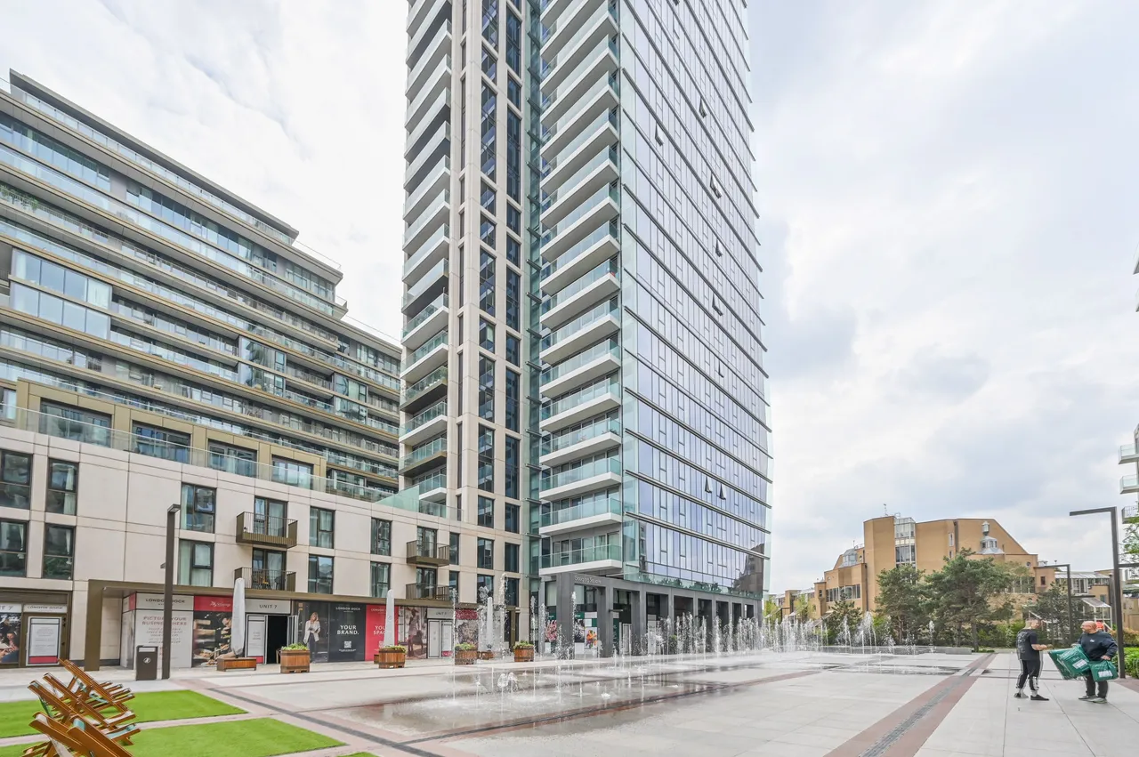 2 bed flat for sale — Flat 1104, 23 Gauging Square, London