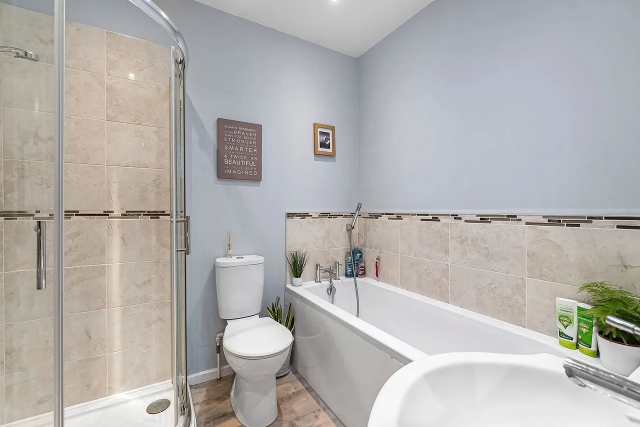 Meadow Road, Ashford, TW15, photo 13