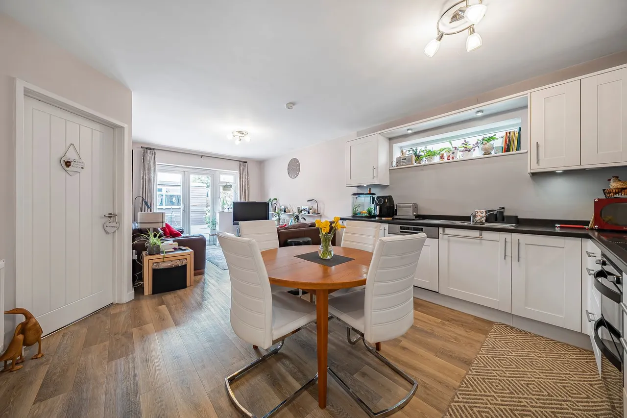 Meadow Road, Ashford, TW15, photo 2