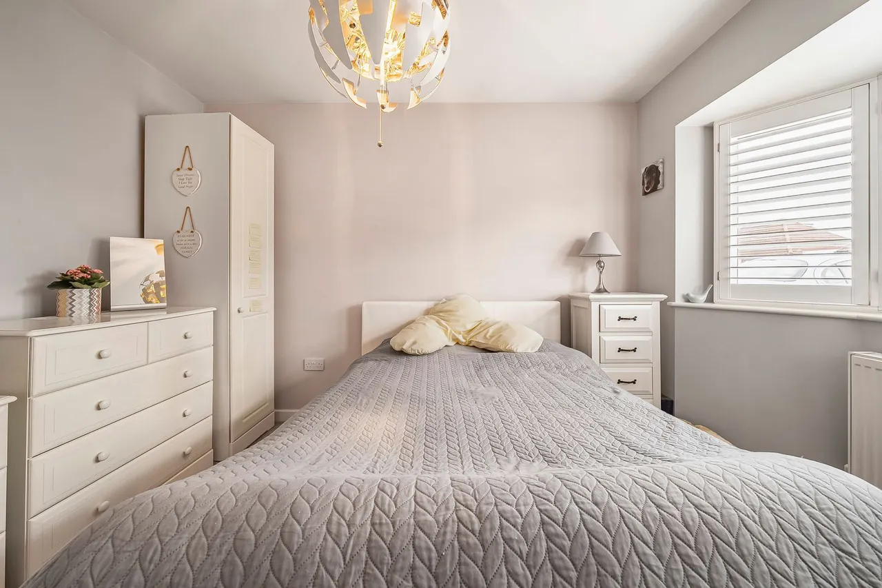 Meadow Road, Ashford, TW15, photo 9