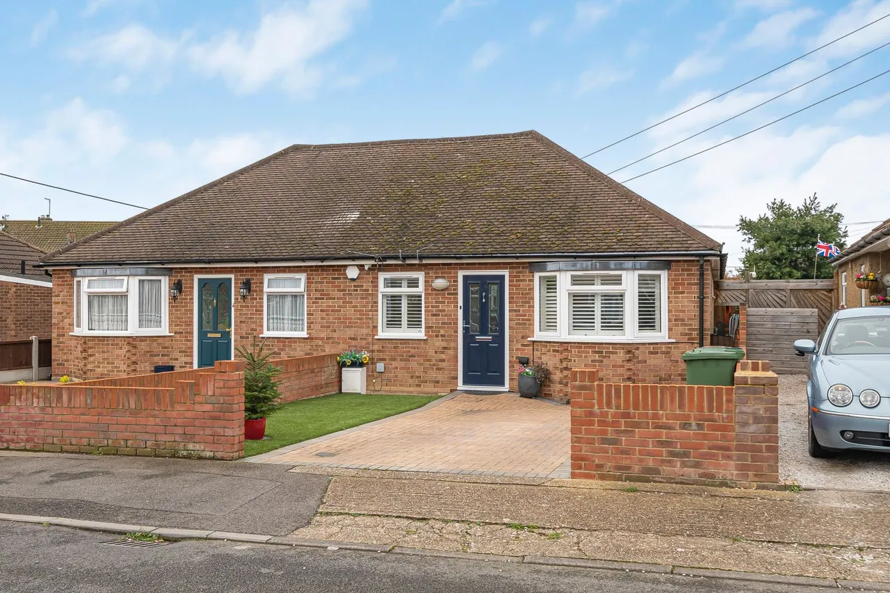 3 bed house for sale, Meadow Road, Ashford, TW15