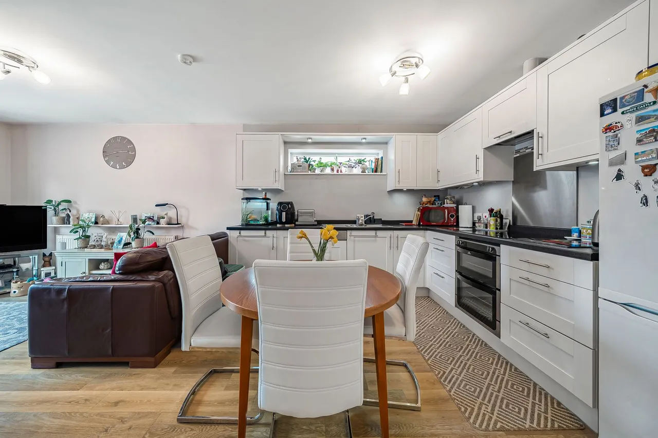 Meadow Road, Ashford, TW15, photo 5
