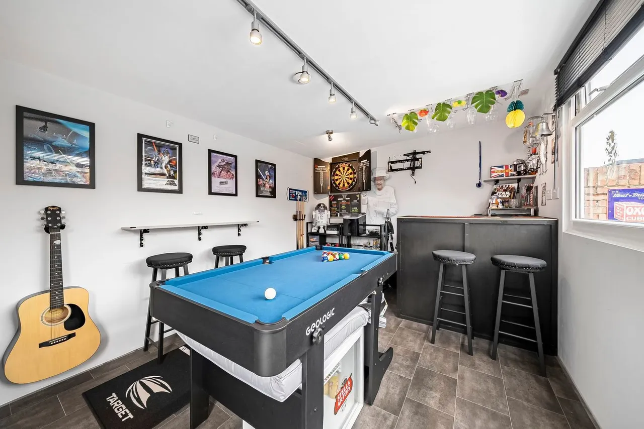Meadow Road, Ashford, TW15, photo 15