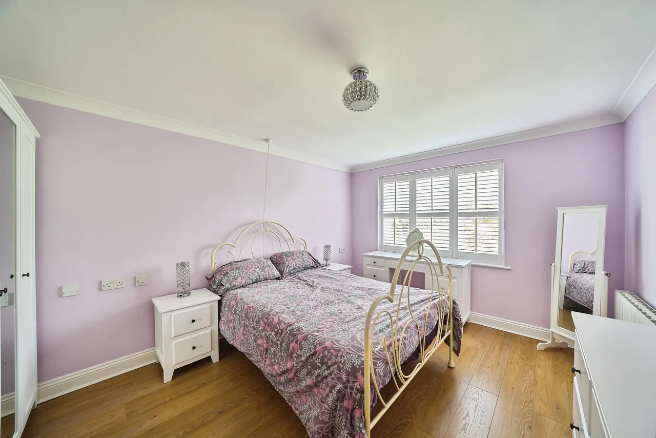 Victoria Road, Buckhurst Hill, photo 3