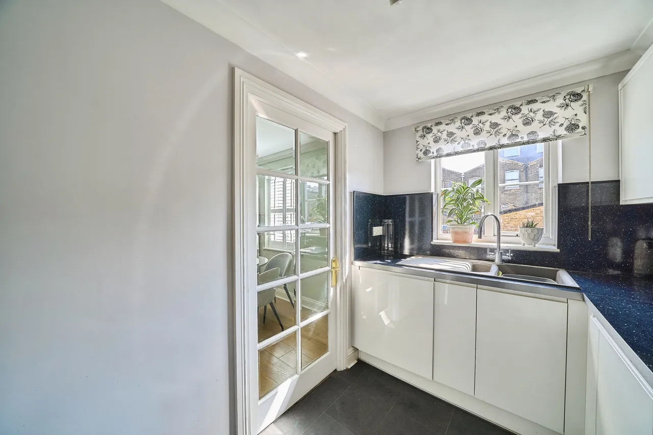 Victoria Road, Buckhurst Hill, photo 6
