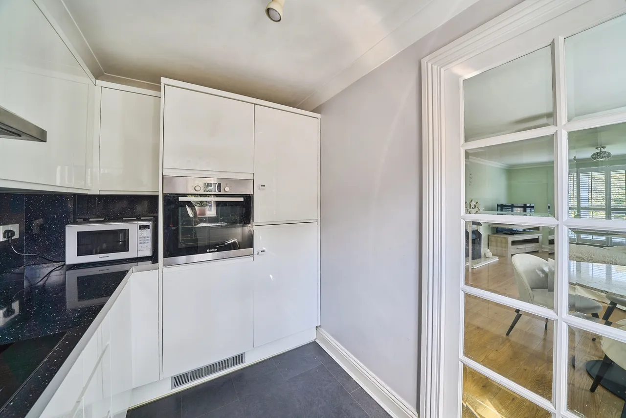 Victoria Road, Buckhurst Hill, photo 5