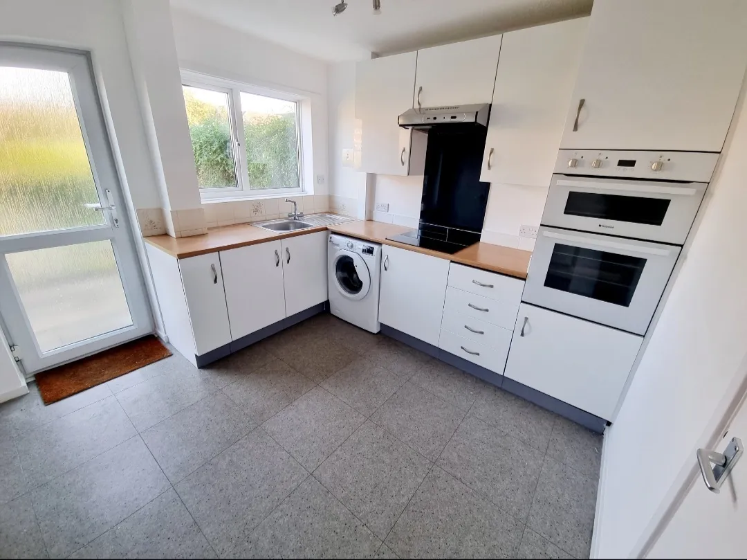 Hydean Way, SG2, photo 9