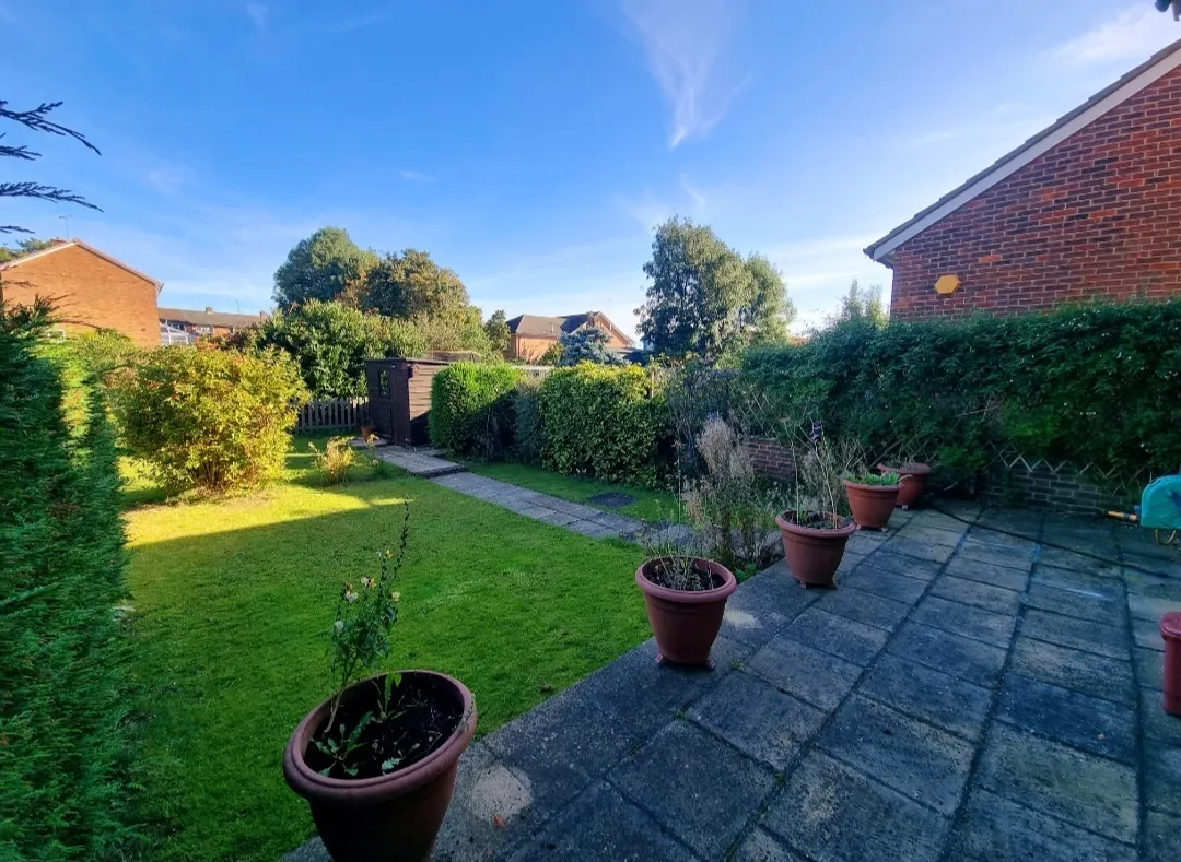 Hydean Way, SG2, photo 5