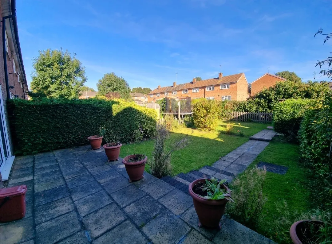 Hydean Way, SG2, photo 4