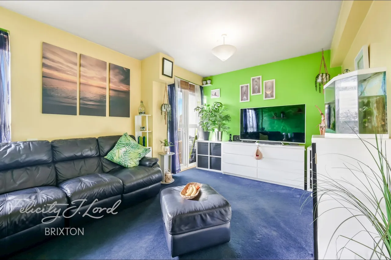 2 bed flat for sale, Dagnall Street, London, SW11