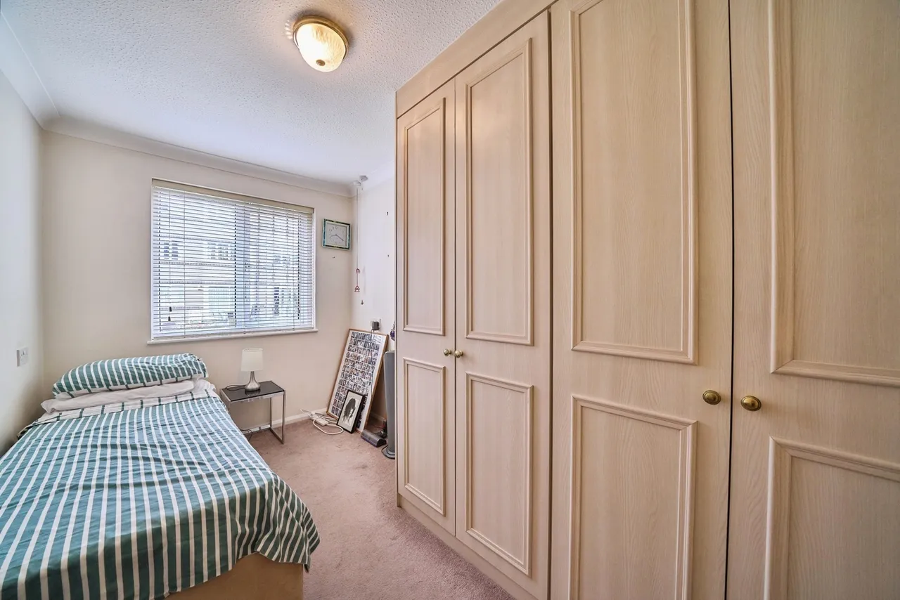 Beehive Lane, Ilford, IG4, photo 11