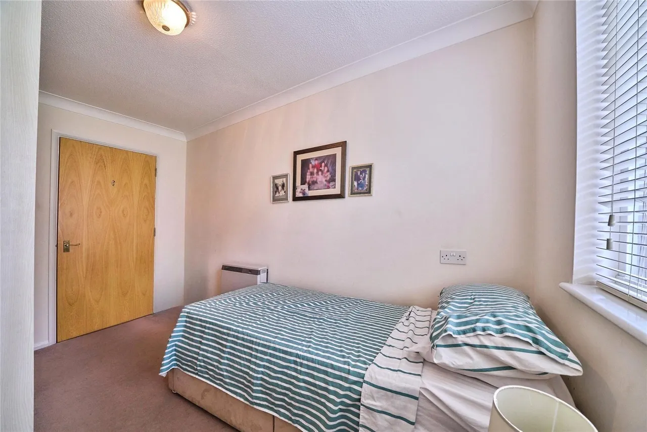 Beehive Lane, Ilford, IG4, photo 12