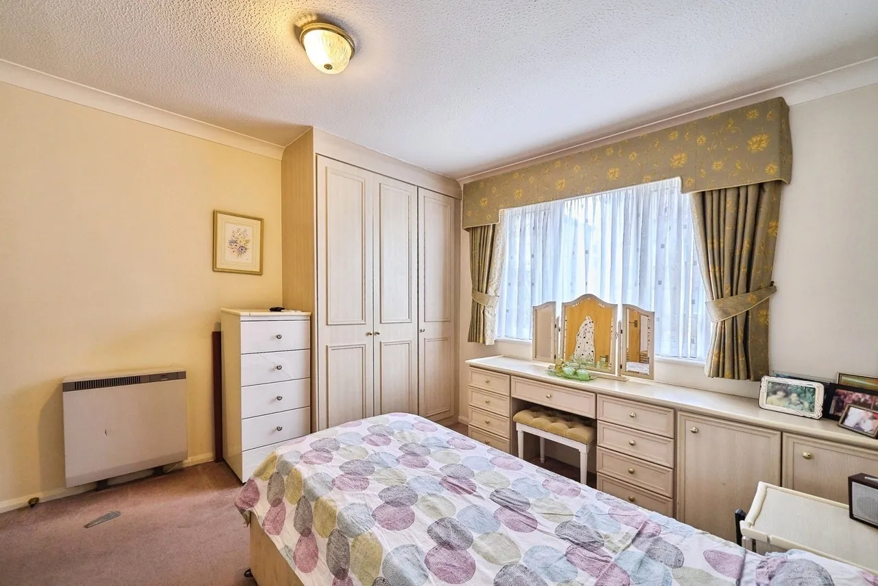 Beehive Lane, Ilford, IG4, photo 10