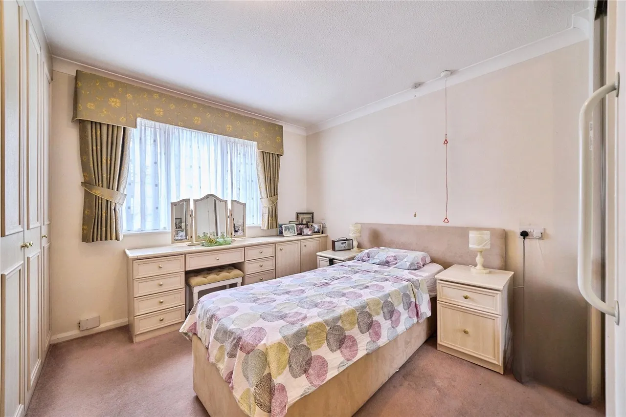 Beehive Lane, Ilford, IG4, photo 8