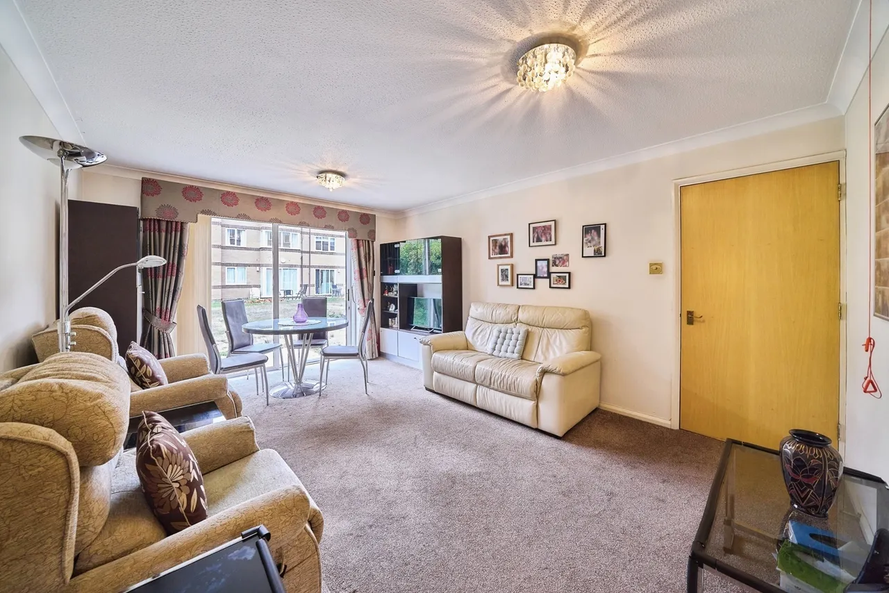 Beehive Lane, Ilford, IG4, photo 6