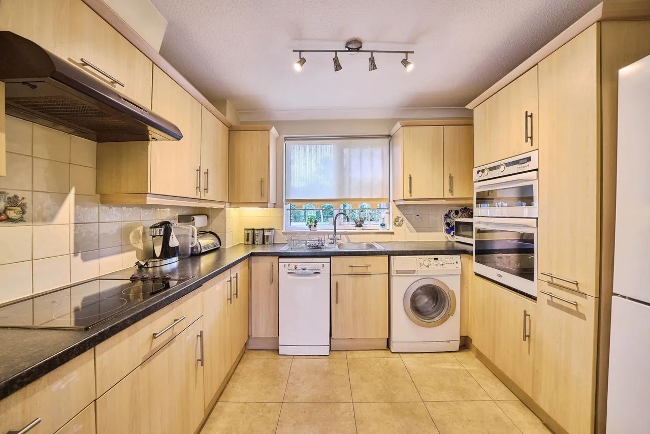 Beehive Lane, Ilford, IG4, photo 4